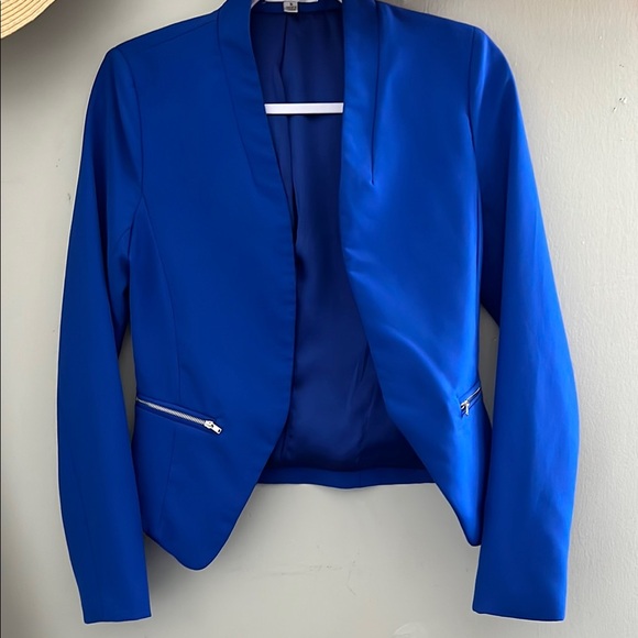 Ovi Jackets & Blazers - Ovi Blue Tailored Blazer with Modern Silhouette